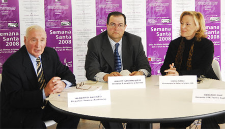 A la izquierda, el director del Auditorio, junto al alcalde y la viceconsejera de Cultura  (Foto: C.M.)